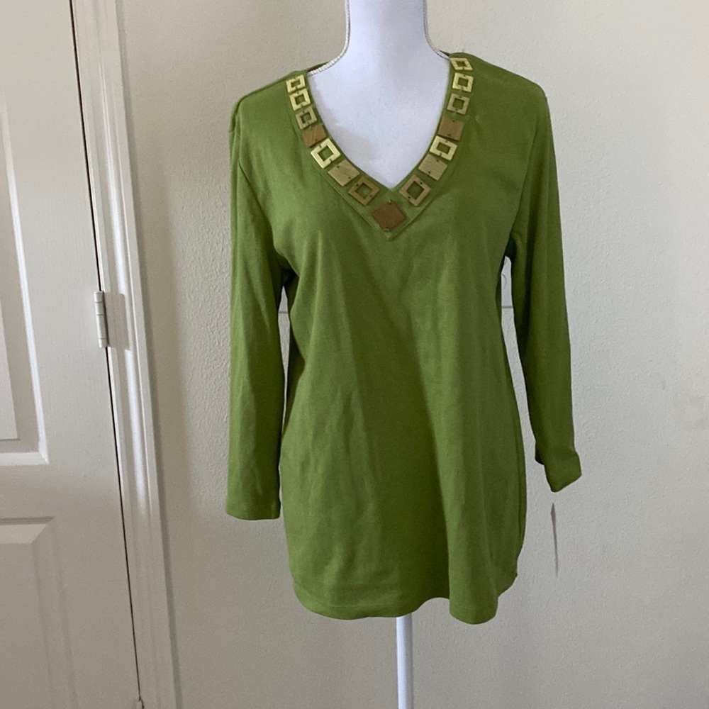 NWT M collection V Neck blouse